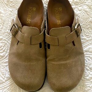 White Mountain Bari Leather Footbed Clogs